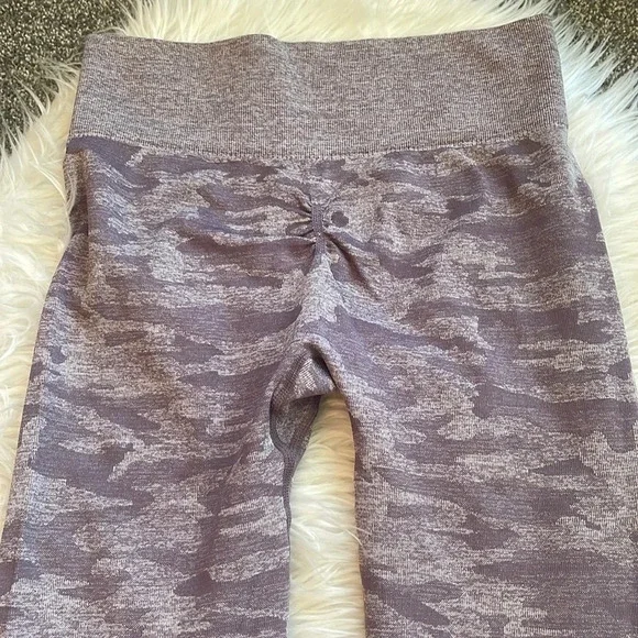 NWOT Women’s tummy control purple camouflage leggings One Size - Picture 5 of 5